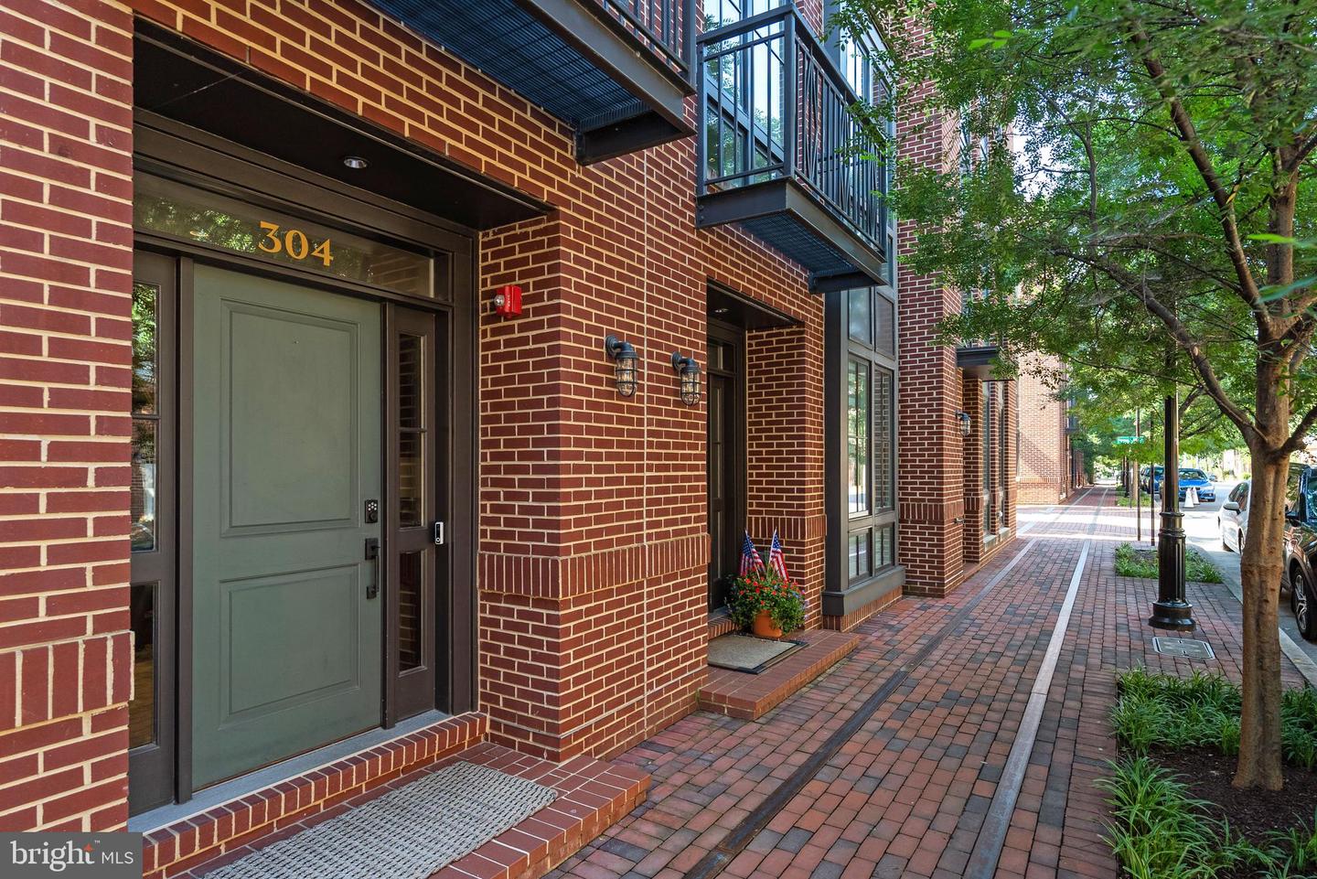 304 S UNION ST, ALEXANDRIA, Virginia 22314, 3 Bedrooms Bedrooms, ,3 BathroomsBathrooms,Residential,For sale,304 S UNION ST,VAAX2047240 MLS # VAAX2047240