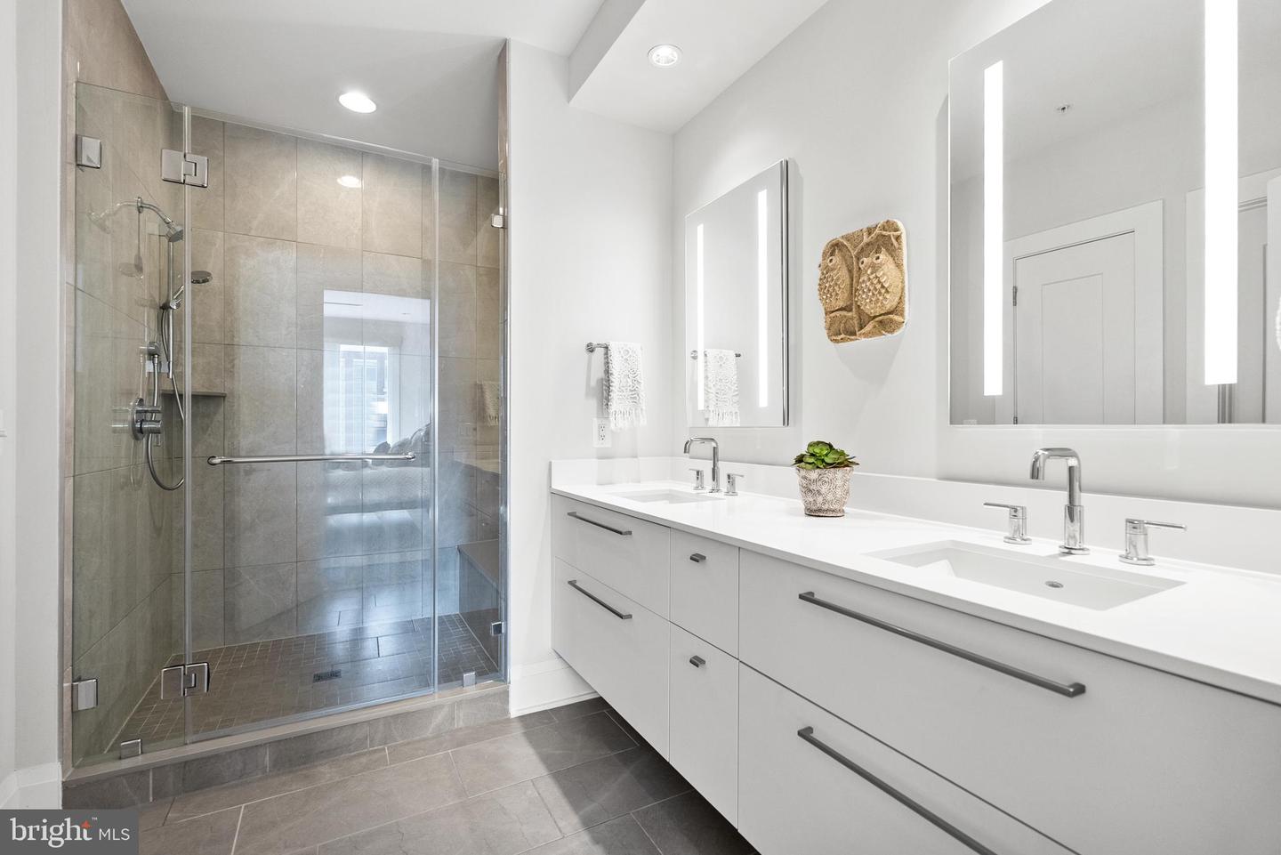 304 S UNION ST, ALEXANDRIA, Virginia 22314, 3 Bedrooms Bedrooms, ,3 BathroomsBathrooms,Residential,For sale,304 S UNION ST,VAAX2047240 MLS # VAAX2047240
