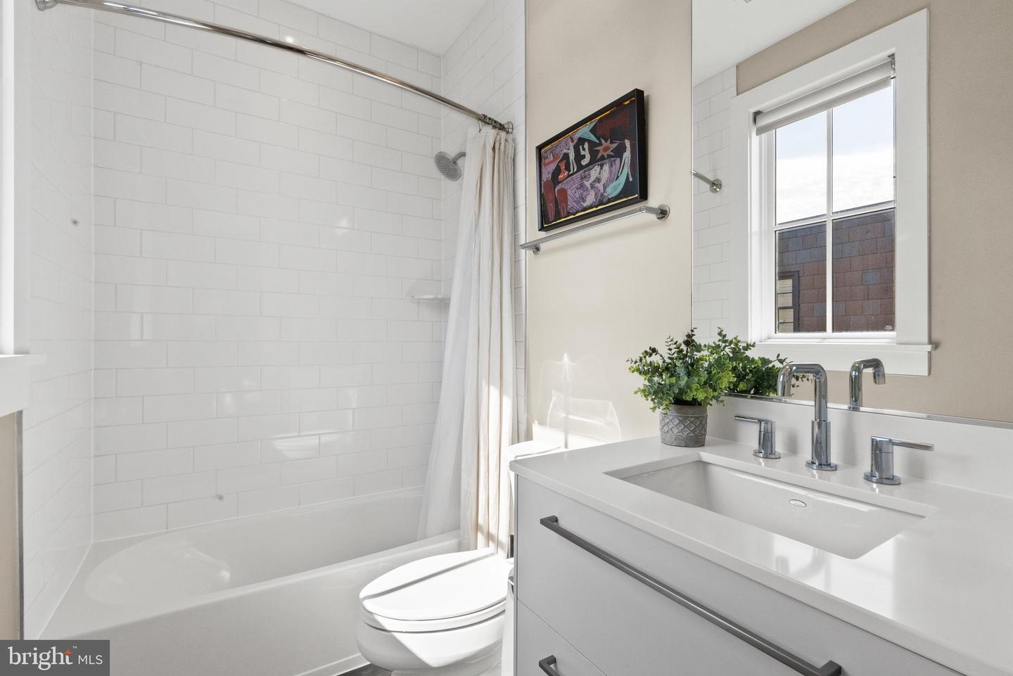 304 S UNION ST, ALEXANDRIA, Virginia 22314, 3 Bedrooms Bedrooms, ,3 BathroomsBathrooms,Residential,For sale,304 S UNION ST,VAAX2047240 MLS # VAAX2047240