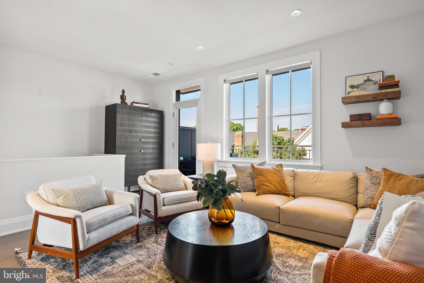 304 S UNION ST, ALEXANDRIA, Virginia 22314, 3 Bedrooms Bedrooms, ,3 BathroomsBathrooms,Residential,For sale,304 S UNION ST,VAAX2047240 MLS # VAAX2047240