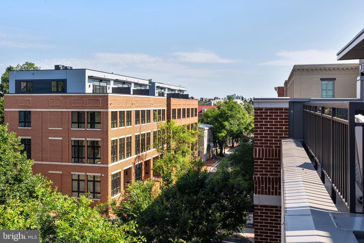 304 S UNION ST, ALEXANDRIA, Virginia 22314, 3 Bedrooms Bedrooms, ,3 BathroomsBathrooms,Residential,For sale,304 S UNION ST,VAAX2047240 MLS # VAAX2047240