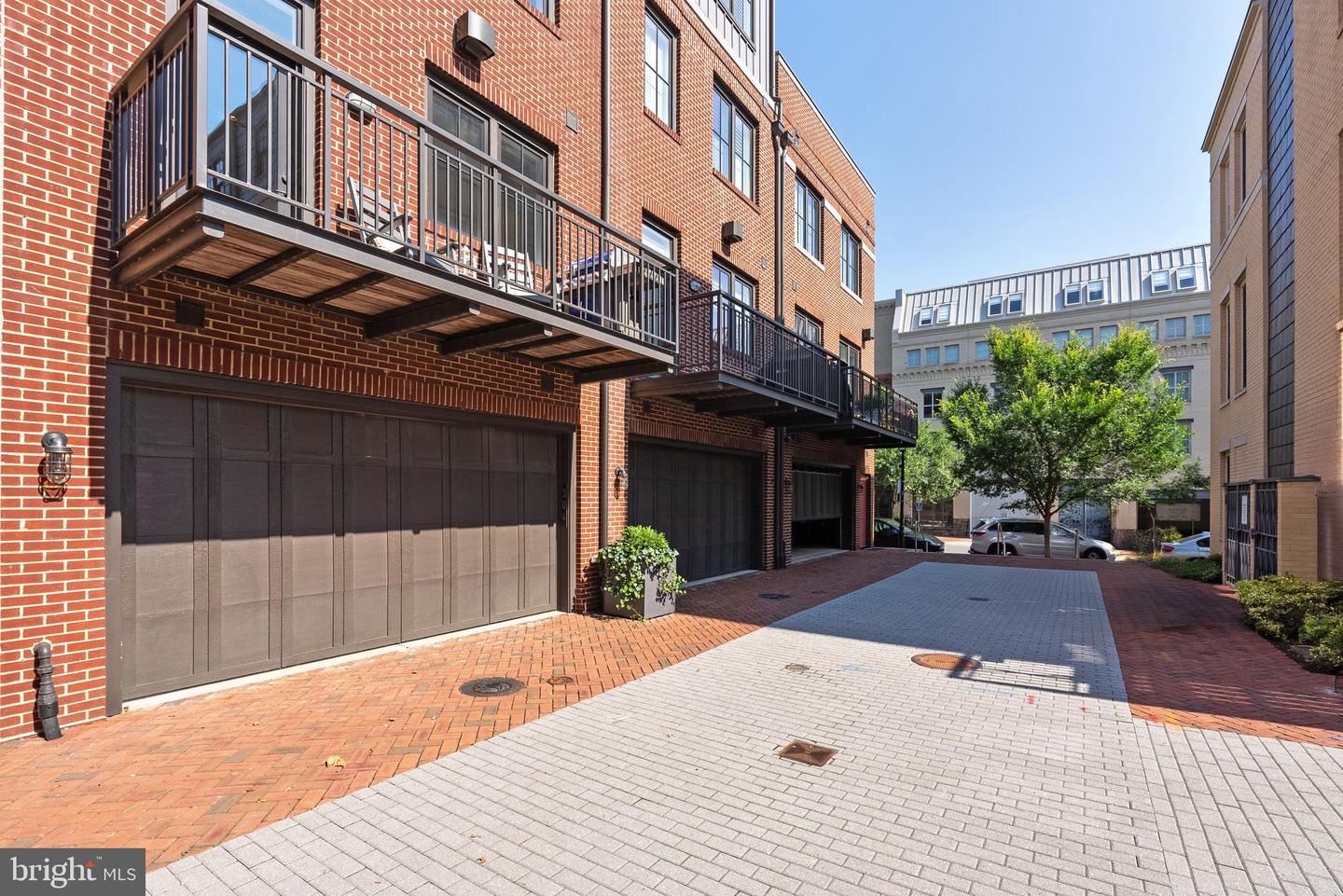304 S UNION ST, ALEXANDRIA, Virginia 22314, 3 Bedrooms Bedrooms, ,3 BathroomsBathrooms,Residential,For sale,304 S UNION ST,VAAX2047240 MLS # VAAX2047240