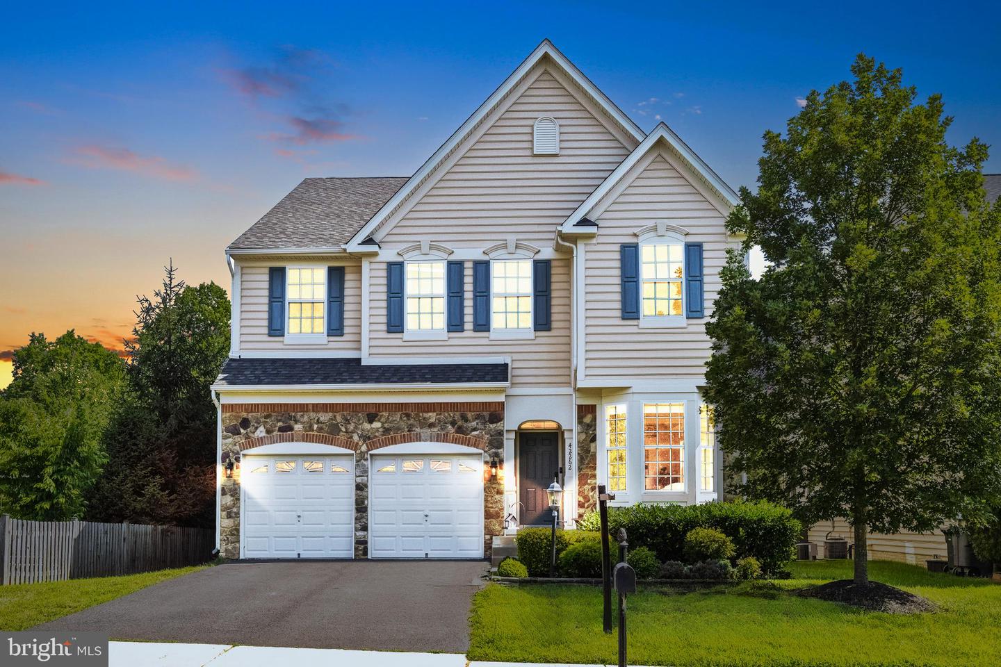 42262 SAND PINE PL, CHANTILLY, Virginia 20152, 5 Bedrooms Bedrooms, ,4 BathroomsBathrooms,Residential,For sale,42262 SAND PINE PL,VALO2101356 MLS # VALO2101356