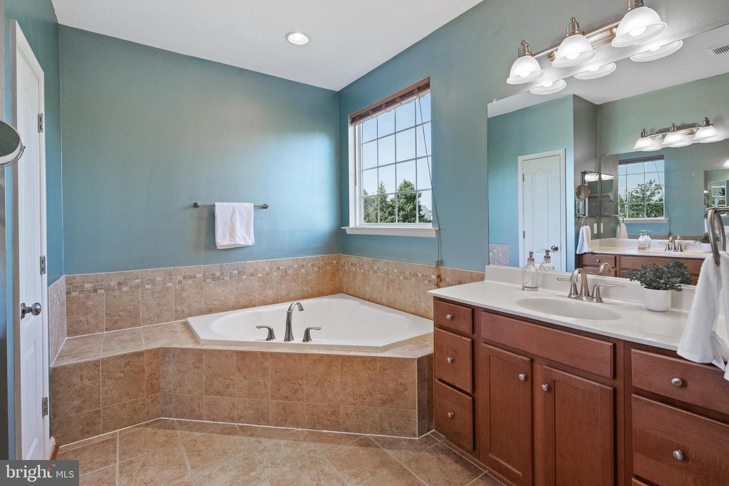 42262 SAND PINE PL, CHANTILLY, Virginia 20152, 5 Bedrooms Bedrooms, ,4 BathroomsBathrooms,Residential,For sale,42262 SAND PINE PL,VALO2101356 MLS # VALO2101356