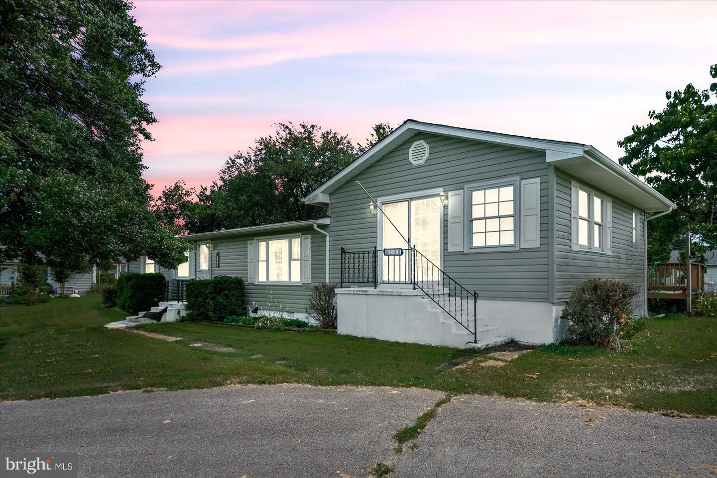 190 BLACKWELL RD, COLONIAL BEACH, Virginia 22443, 3 Bedrooms Bedrooms, 7 Rooms Rooms,2 BathroomsBathrooms,Residential,For sale,190 BLACKWELL RD,VAWE2009256 MLS # VAWE2009256