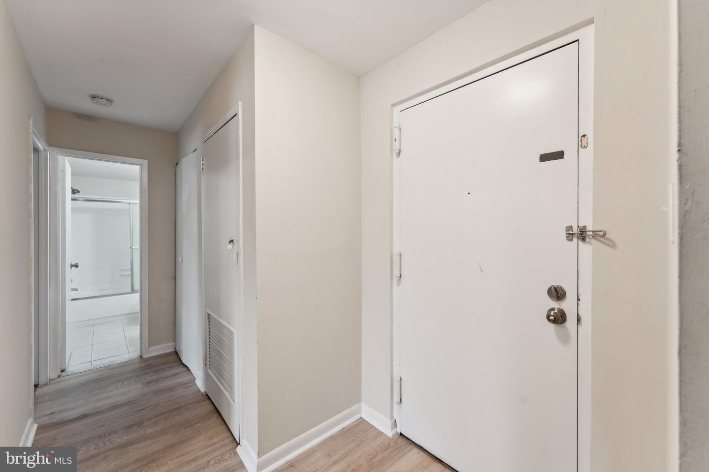 3100 S MANCHESTER ST #323, FALLS CHURCH, Virginia 22044, 1 Bedroom Bedrooms, ,1 BathroomBathrooms,Residential,For sale,3100 S MANCHESTER ST #323,VAFX2254556 MLS # VAFX2254556