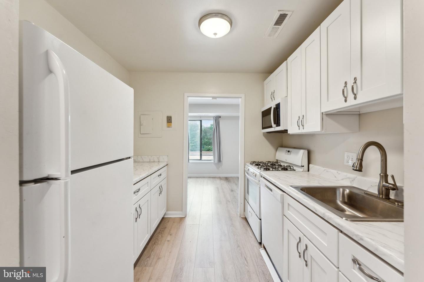 3100 S MANCHESTER ST #323, FALLS CHURCH, Virginia 22044, 1 Bedroom Bedrooms, ,1 BathroomBathrooms,Residential,For sale,3100 S MANCHESTER ST #323,VAFX2254556 MLS # VAFX2254556