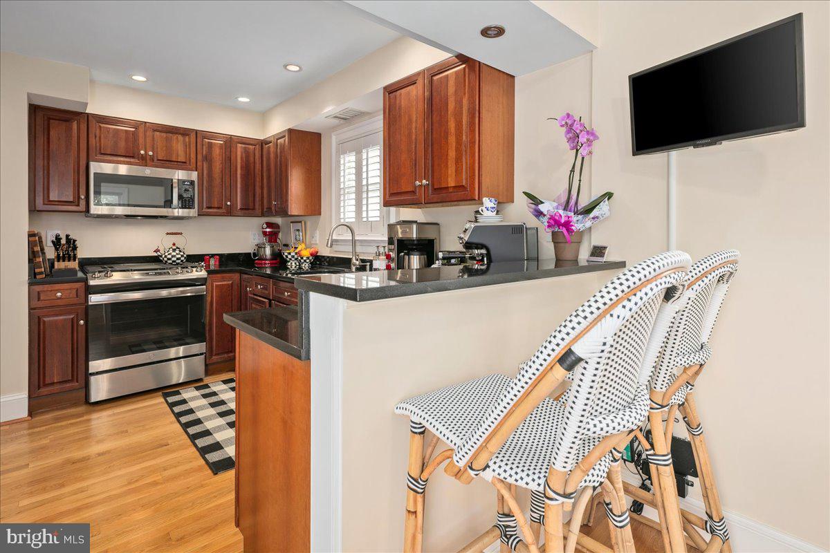 6407 13TH ST, ALEXANDRIA, Virginia 22307, 3 Bedrooms Bedrooms, ,2 BathroomsBathrooms,Residential,For sale,6407 13TH ST,VAFX2254628 MLS # VAFX2254628