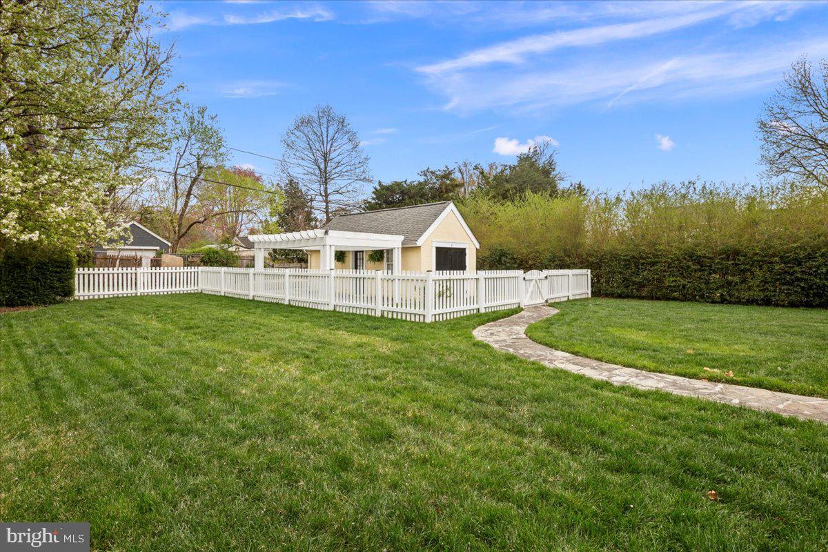 6407 13TH ST, ALEXANDRIA, Virginia 22307, 3 Bedrooms Bedrooms, ,2 BathroomsBathrooms,Residential,For sale,6407 13TH ST,VAFX2254628 MLS # VAFX2254628