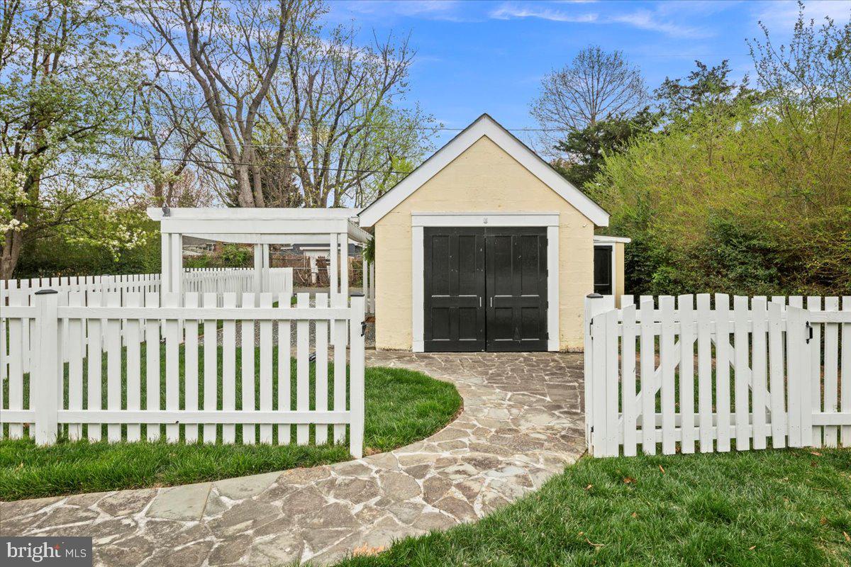 6407 13TH ST, ALEXANDRIA, Virginia 22307, 3 Bedrooms Bedrooms, ,2 BathroomsBathrooms,Residential,For sale,6407 13TH ST,VAFX2254628 MLS # VAFX2254628