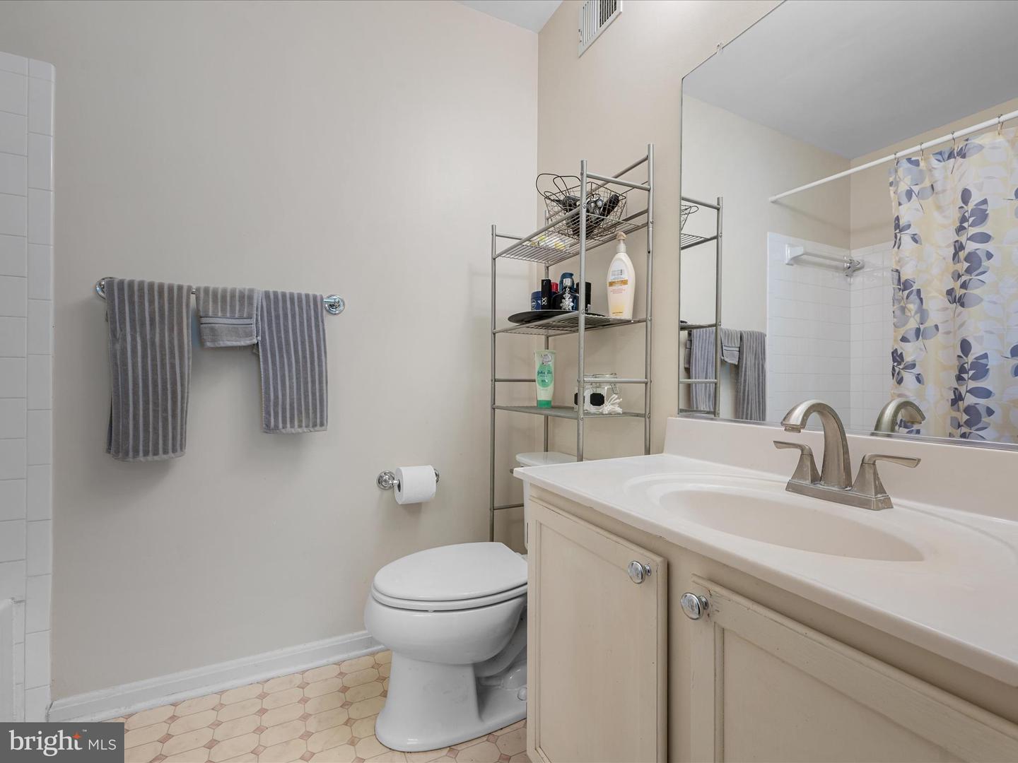33 PEPPER TREE CT, WARRENTON, Virginia 20186, 3 Bedrooms Bedrooms, ,3 BathroomsBathrooms,Residential,For sale,33 PEPPER TREE CT,VAFQ2017390 MLS # VAFQ2017390
