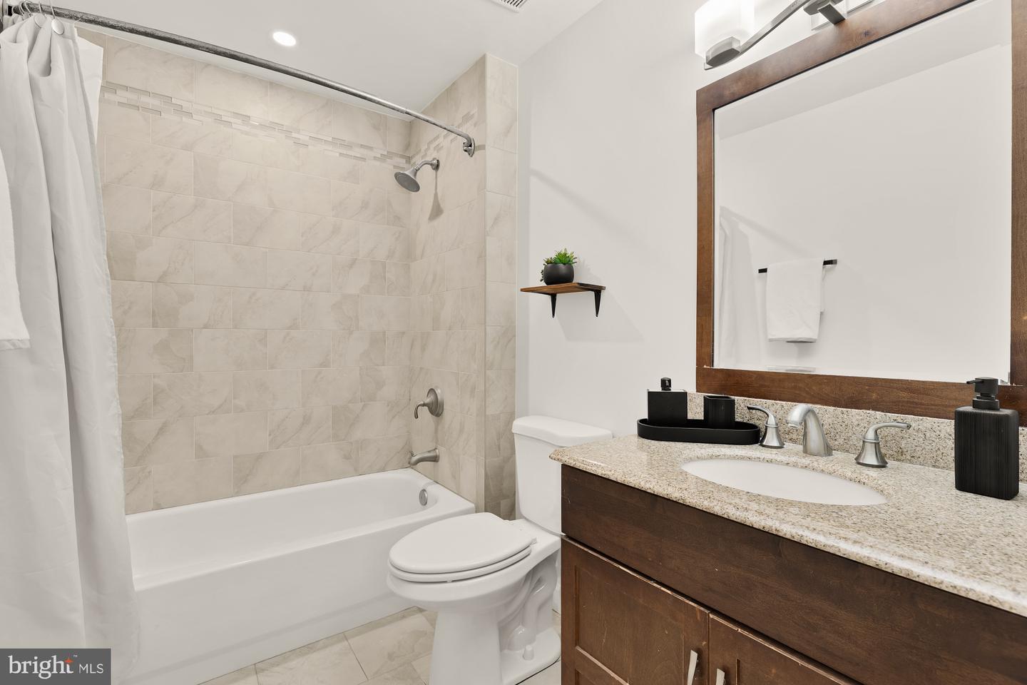 2004 11TH ST NW #124, WASHINGTON, District Of Columbia 20001, 2 Bedrooms Bedrooms, ,2 BathroomsBathrooms,Residential,For sale,2004 11TH ST NW #124,DCDC2209722 MLS # DCDC2209722