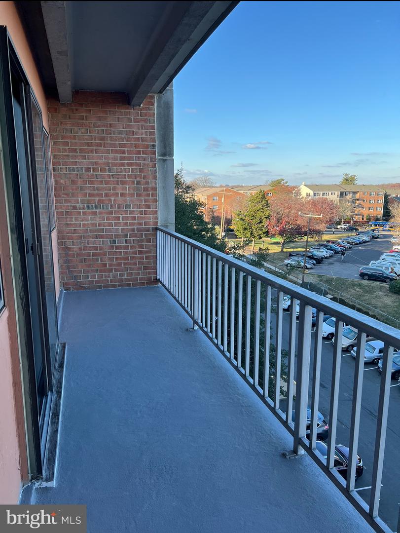 431 N ARMISTEAD ST #502, ALEXANDRIA, Virginia 22312, 2 Bedrooms Bedrooms, ,1 BathroomBathrooms,Residential,For sale,431 N ARMISTEAD ST #502,VAAX2039540 MLS # VAAX2039540