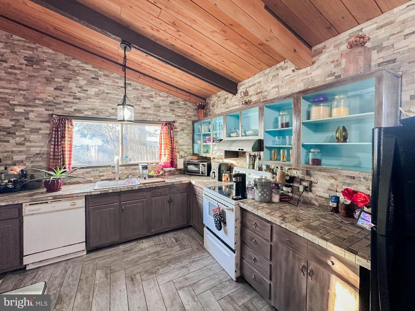 6073 WYCOFF SQ, CENTREVILLE, Virginia 20120, 3 Bedrooms Bedrooms, ,2 BathroomsBathrooms,Residential,For sale,6073 WYCOFF SQ,VAFX2221472 MLS # VAFX2221472