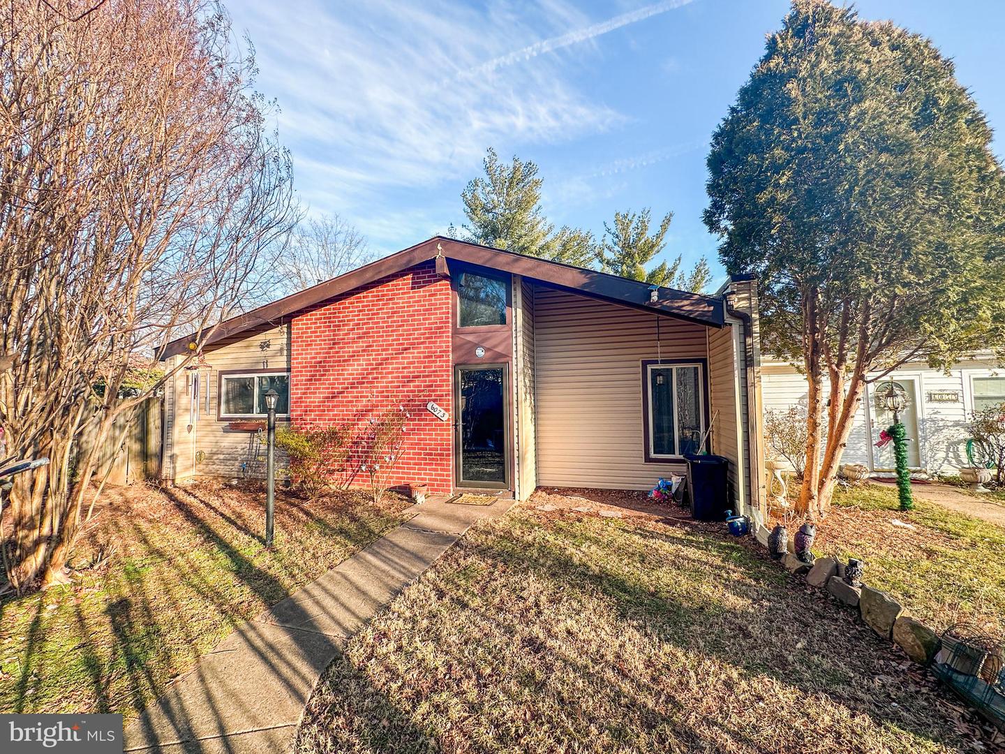 6073 WYCOFF SQ, CENTREVILLE, Virginia 20120, 3 Bedrooms Bedrooms, ,2 BathroomsBathrooms,Residential,For sale,6073 WYCOFF SQ,VAFX2221472 MLS # VAFX2221472