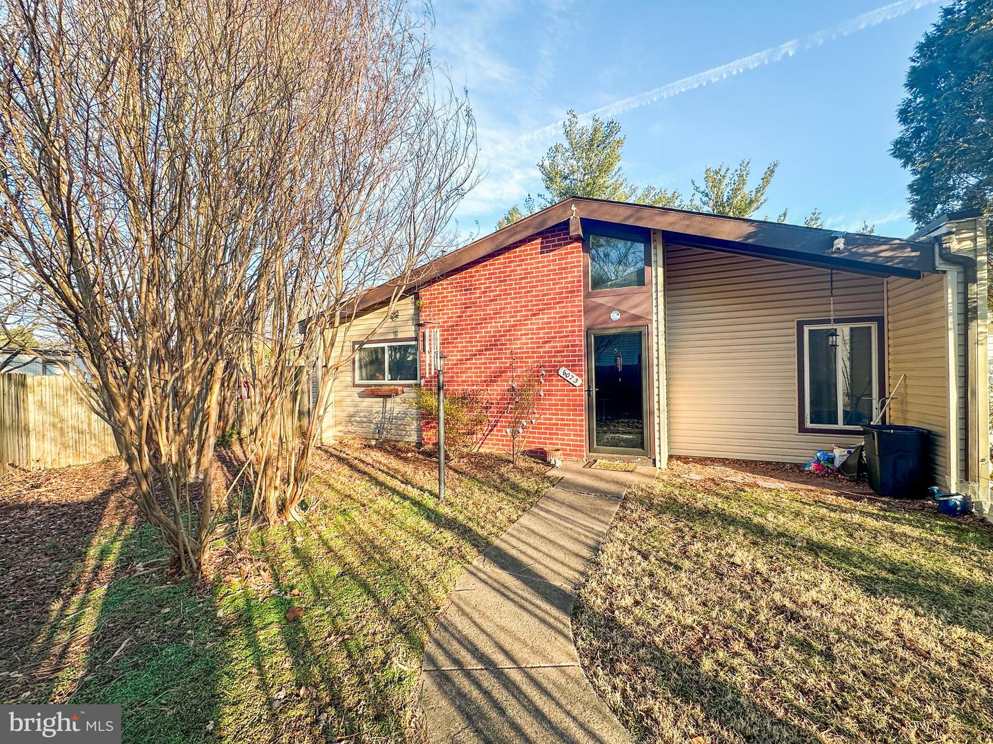 6073 WYCOFF SQ, CENTREVILLE, Virginia 20120, 3 Bedrooms Bedrooms, ,2 BathroomsBathrooms,Residential,For sale,6073 WYCOFF SQ,VAFX2221472 MLS # VAFX2221472