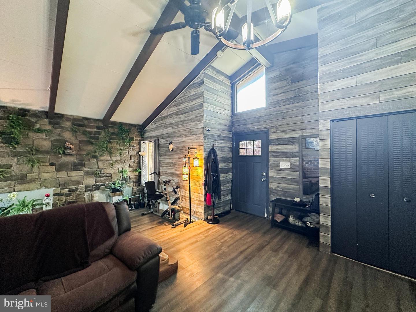 6073 WYCOFF SQ, CENTREVILLE, Virginia 20120, 3 Bedrooms Bedrooms, ,2 BathroomsBathrooms,Residential,For sale,6073 WYCOFF SQ,VAFX2221472 MLS # VAFX2221472