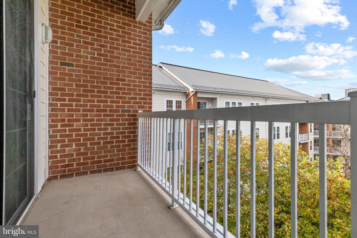 400 CAMERON STATION BLVD #417, ALEXANDRIA, Virginia 22304, 2 Bedrooms Bedrooms, ,2 BathroomsBathrooms,Residential,For sale,400 CAMERON STATION BLVD #417,VAAX2045216 MLS # VAAX2045216