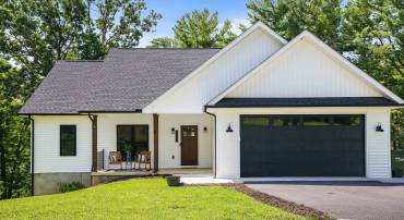 2426 PINEHILL CIR, STAUNTON, Virginia 24401, 4 Bedrooms Bedrooms, ,2 BathroomsBathrooms,Residential,2426 PINEHILL CIR,666572 MLS # 666572
