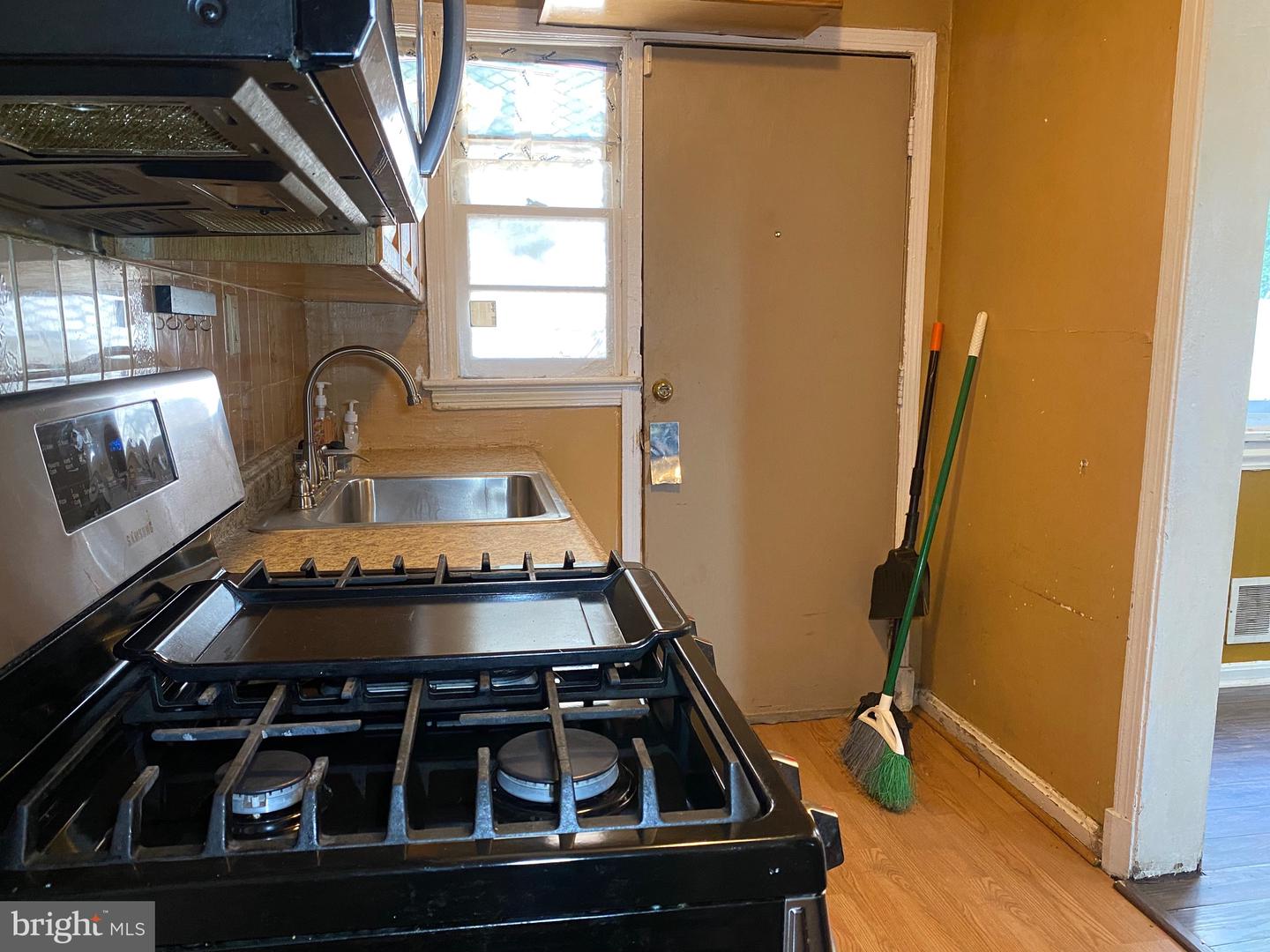 41 UNDERWOOD ST NW, WASHINGTON, District Of Columbia 20012, 2 Bedrooms Bedrooms, ,2 BathroomsBathrooms,Residential,For sale,41 UNDERWOOD ST NW,DCDC2201980 MLS # DCDC2201980