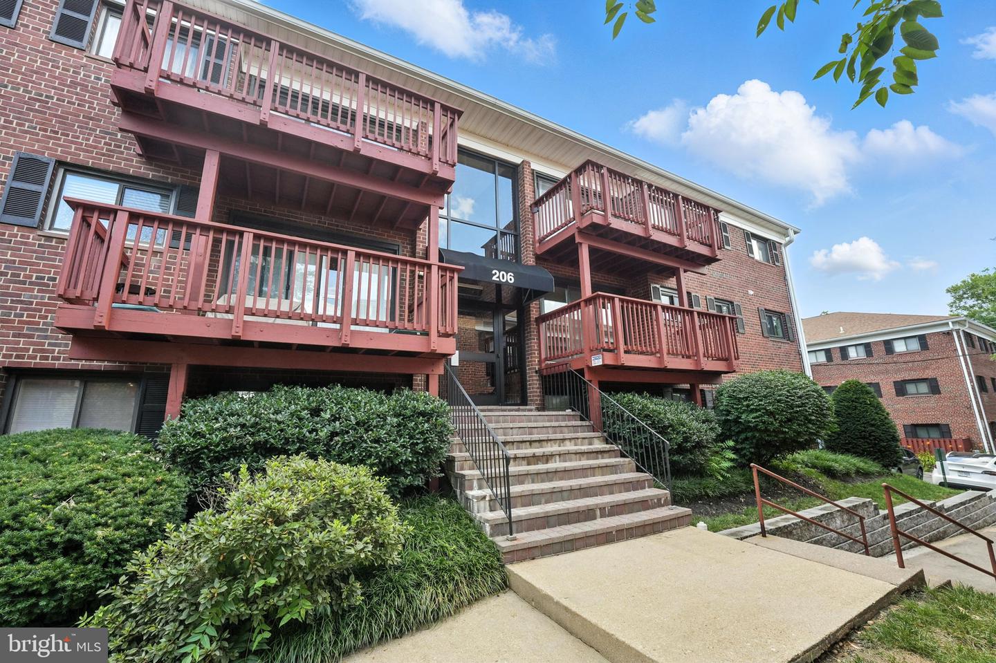 206 SKYHILL RD #6, ALEXANDRIA, Virginia 22314, 2 Bedrooms Bedrooms, ,1 BathroomBathrooms,Residential,For sale,206 SKYHILL RD #6,VAAX2046224 MLS # VAAX2046224
