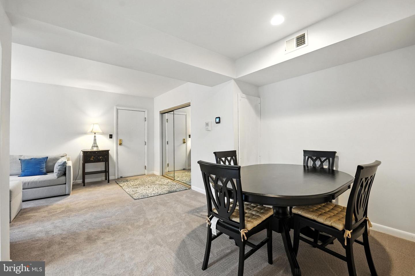 206 SKYHILL RD #6, ALEXANDRIA, Virginia 22314, 2 Bedrooms Bedrooms, ,1 BathroomBathrooms,Residential,For sale,206 SKYHILL RD #6,VAAX2046224 MLS # VAAX2046224