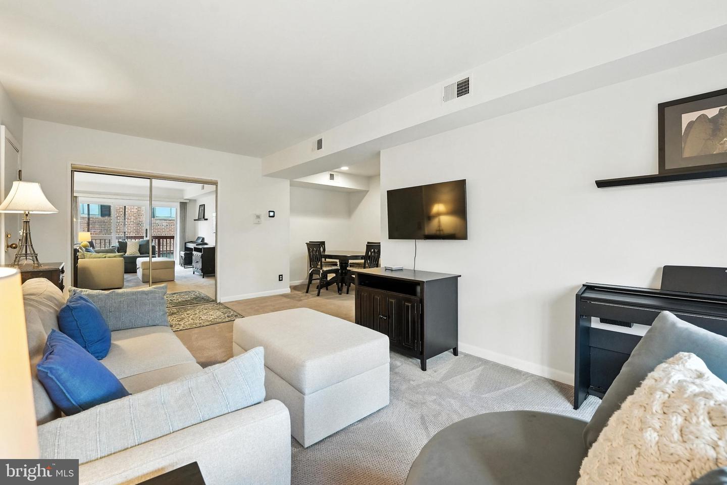 206 SKYHILL RD #6, ALEXANDRIA, Virginia 22314, 2 Bedrooms Bedrooms, ,1 BathroomBathrooms,Residential,For sale,206 SKYHILL RD #6,VAAX2046224 MLS # VAAX2046224