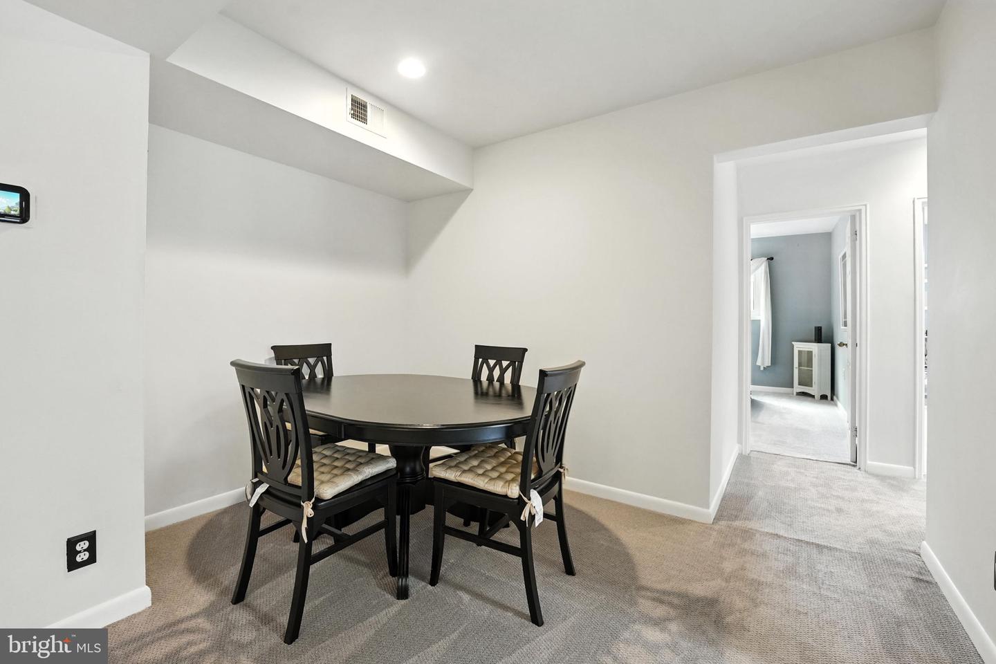 206 SKYHILL RD #6, ALEXANDRIA, Virginia 22314, 2 Bedrooms Bedrooms, ,1 BathroomBathrooms,Residential,For sale,206 SKYHILL RD #6,VAAX2046224 MLS # VAAX2046224