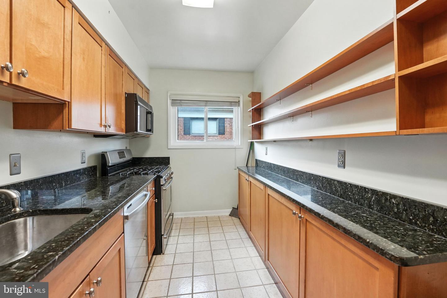 206 SKYHILL RD #6, ALEXANDRIA, Virginia 22314, 2 Bedrooms Bedrooms, ,1 BathroomBathrooms,Residential,For sale,206 SKYHILL RD #6,VAAX2046224 MLS # VAAX2046224