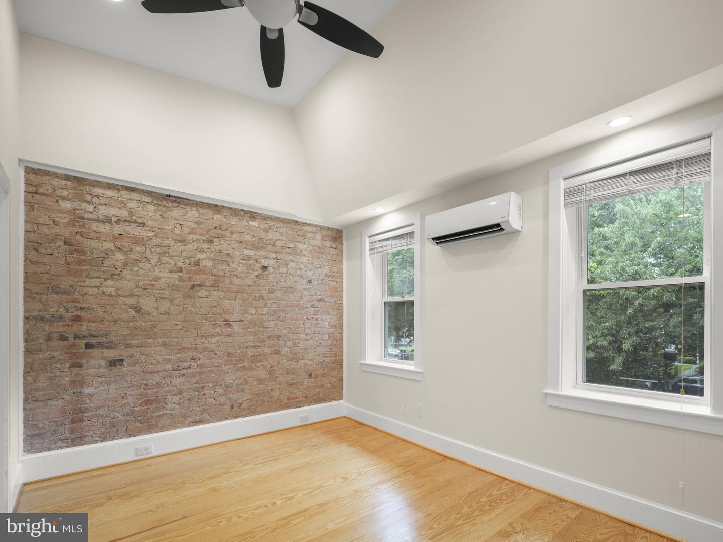 1623 POTOMAC AVE SE, WASHINGTON, District Of Columbia 20003, 2 Bedrooms Bedrooms, ,2 BathroomsBathrooms,Residential,For sale,1623 POTOMAC AVE SE,DCDC2205046 MLS # DCDC2205046