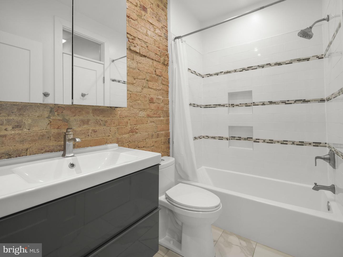 1623 POTOMAC AVE SE, WASHINGTON, District Of Columbia 20003, 2 Bedrooms Bedrooms, ,2 BathroomsBathrooms,Residential,For sale,1623 POTOMAC AVE SE,DCDC2205046 MLS # DCDC2205046