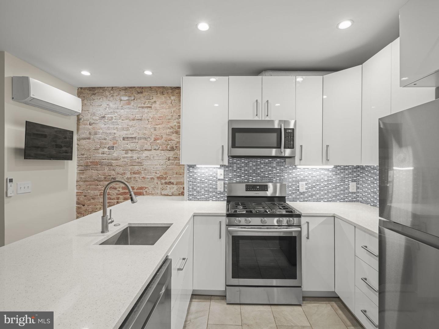 1623 POTOMAC AVE SE, WASHINGTON, District Of Columbia 20003, 2 Bedrooms Bedrooms, ,2 BathroomsBathrooms,Residential,For sale,1623 POTOMAC AVE SE,DCDC2205046 MLS # DCDC2205046