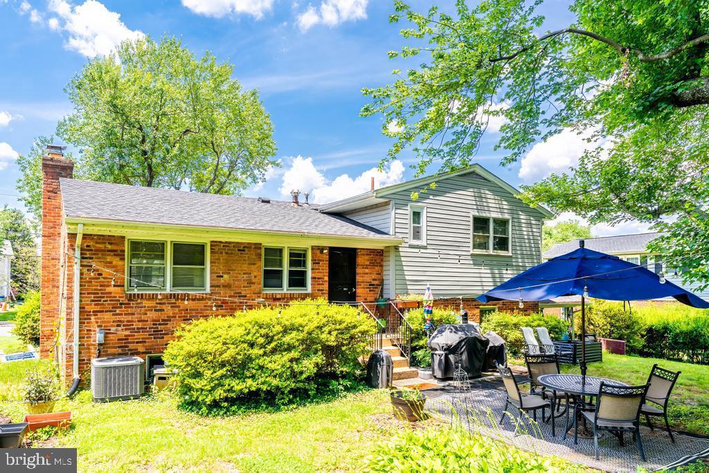 7107 SEA CLIFF RD, MCLEAN, Virginia 22101, 3 Bedrooms Bedrooms, ,3 BathroomsBathrooms,Residential,For sale,7107 SEA CLIFF RD,VAFX2249374 MLS # VAFX2249374