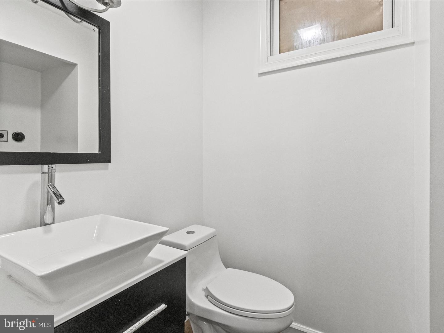 1260 16TH ST NE, WASHINGTON, District Of Columbia 20002, 3 Bedrooms Bedrooms, ,1 BathroomBathrooms,Residential,For sale,1260 16TH ST NE,DCDC2208230 MLS # DCDC2208230