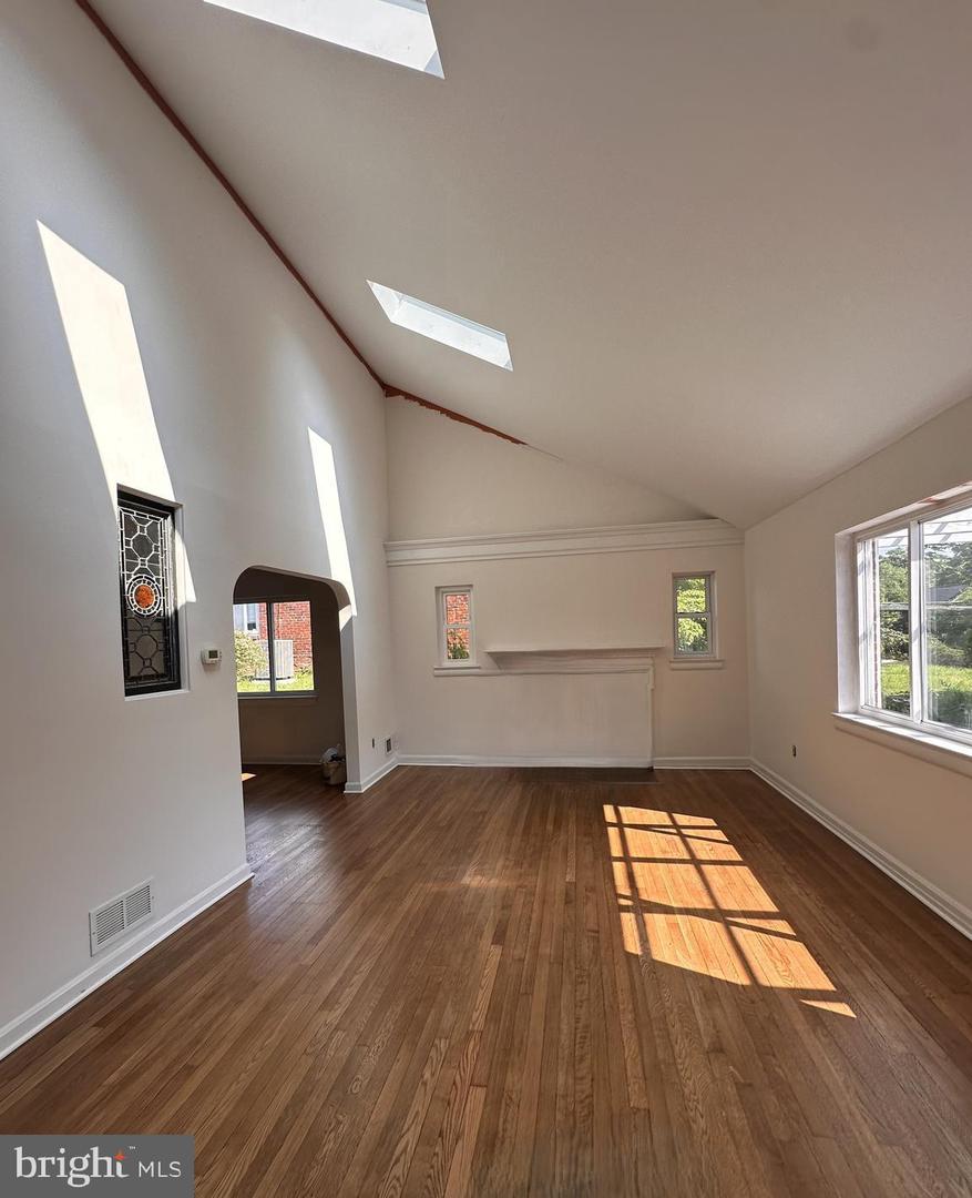 1518 N EDISON ST, ARLINGTON, Virginia 22205, 4 Bedrooms Bedrooms, 10 Rooms Rooms,2 BathroomsBathrooms,Residential,For sale,1518 N EDISON ST,VAAR2060024 MLS # VAAR2060024