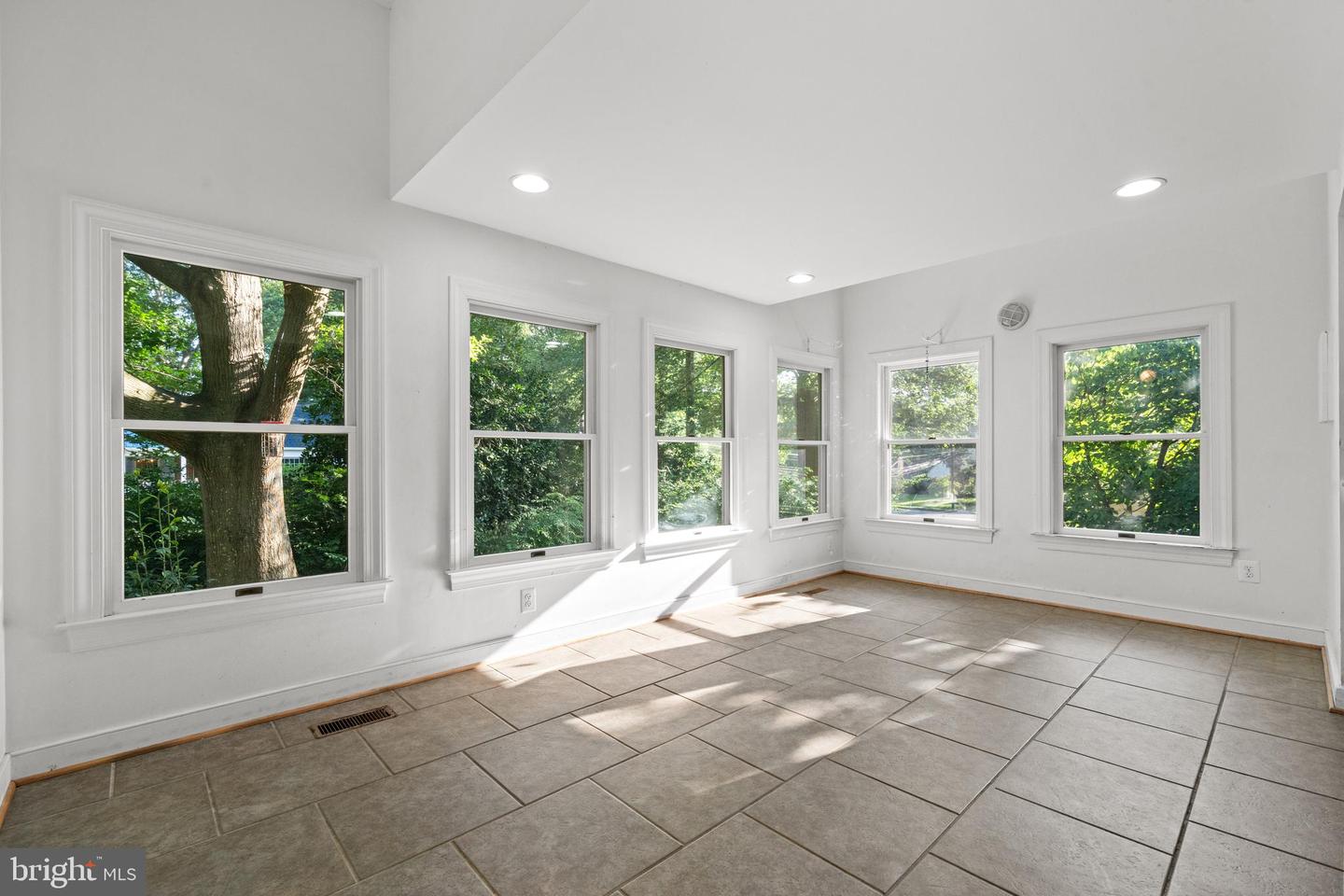 8721 WATERFORD RD, ALEXANDRIA, Virginia 22308, 5 Bedrooms Bedrooms, ,3 BathroomsBathrooms,Residential,For sale,8721 WATERFORD RD,VAFX2253172 MLS # VAFX2253172
