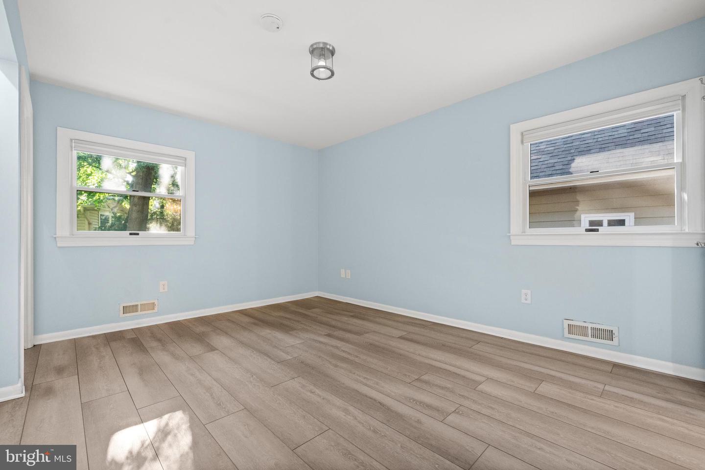 8721 WATERFORD RD, ALEXANDRIA, Virginia 22308, 5 Bedrooms Bedrooms, ,3 BathroomsBathrooms,Residential,For sale,8721 WATERFORD RD,VAFX2253172 MLS # VAFX2253172