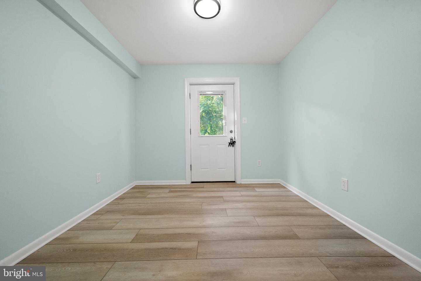 8721 WATERFORD RD, ALEXANDRIA, Virginia 22308, 5 Bedrooms Bedrooms, ,3 BathroomsBathrooms,Residential,For sale,8721 WATERFORD RD,VAFX2253172 MLS # VAFX2253172