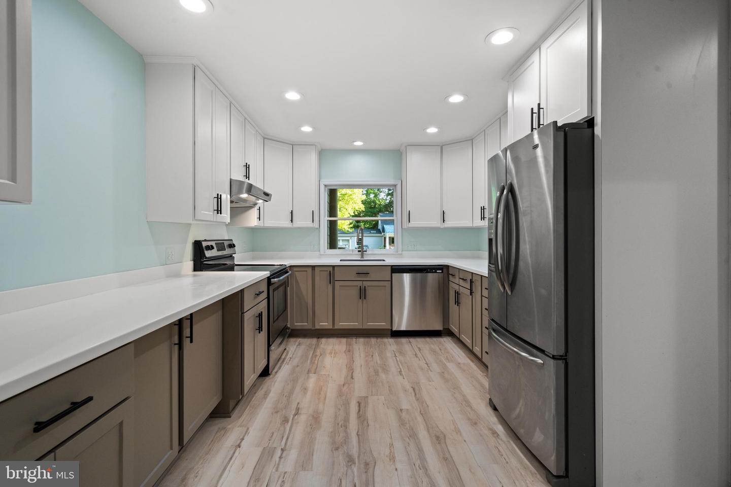 8721 WATERFORD RD, ALEXANDRIA, Virginia 22308, 5 Bedrooms Bedrooms, ,3 BathroomsBathrooms,Residential,For sale,8721 WATERFORD RD,VAFX2253172 MLS # VAFX2253172