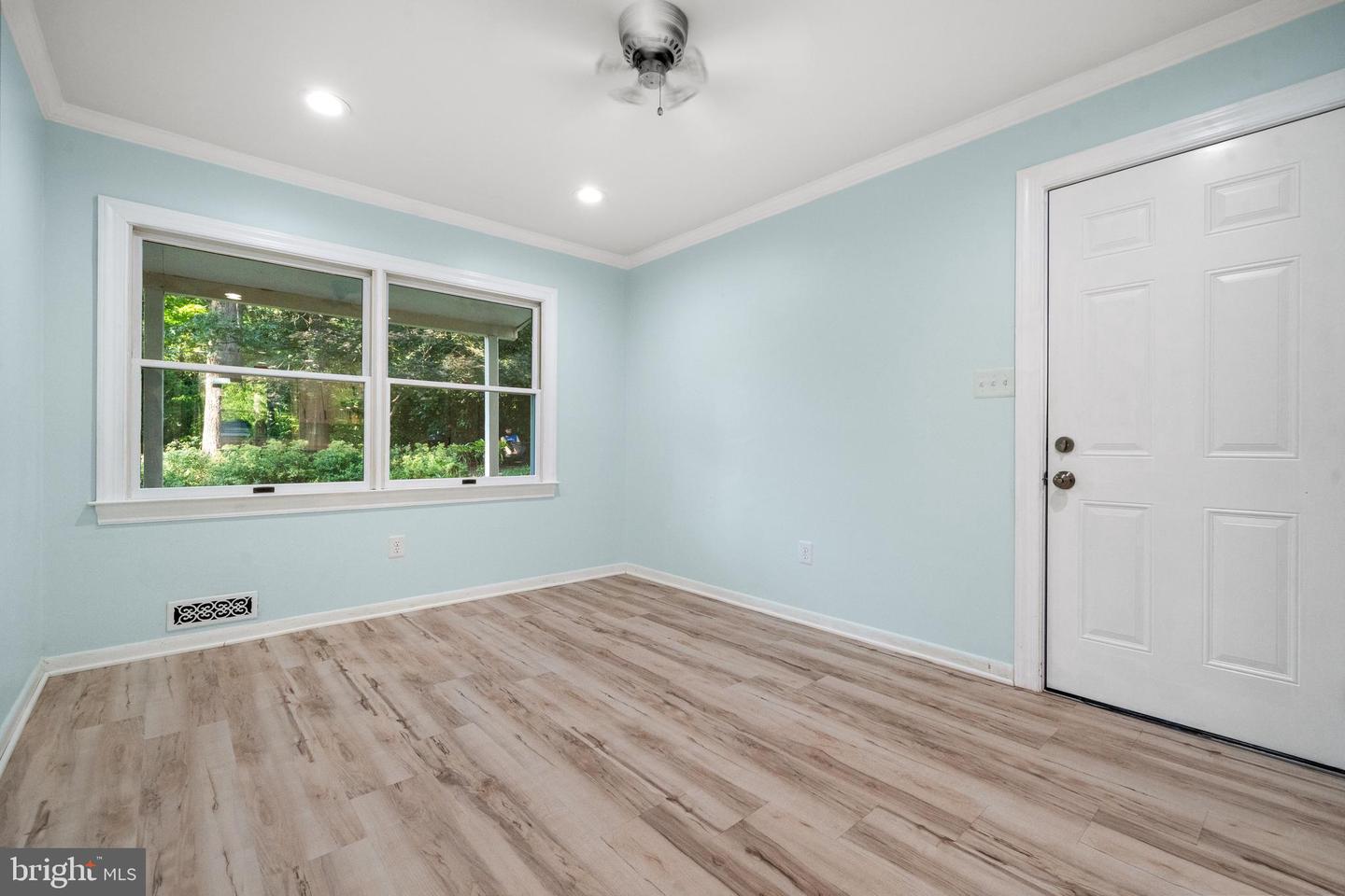 8721 WATERFORD RD, ALEXANDRIA, Virginia 22308, 5 Bedrooms Bedrooms, ,3 BathroomsBathrooms,Residential,For sale,8721 WATERFORD RD,VAFX2253172 MLS # VAFX2253172