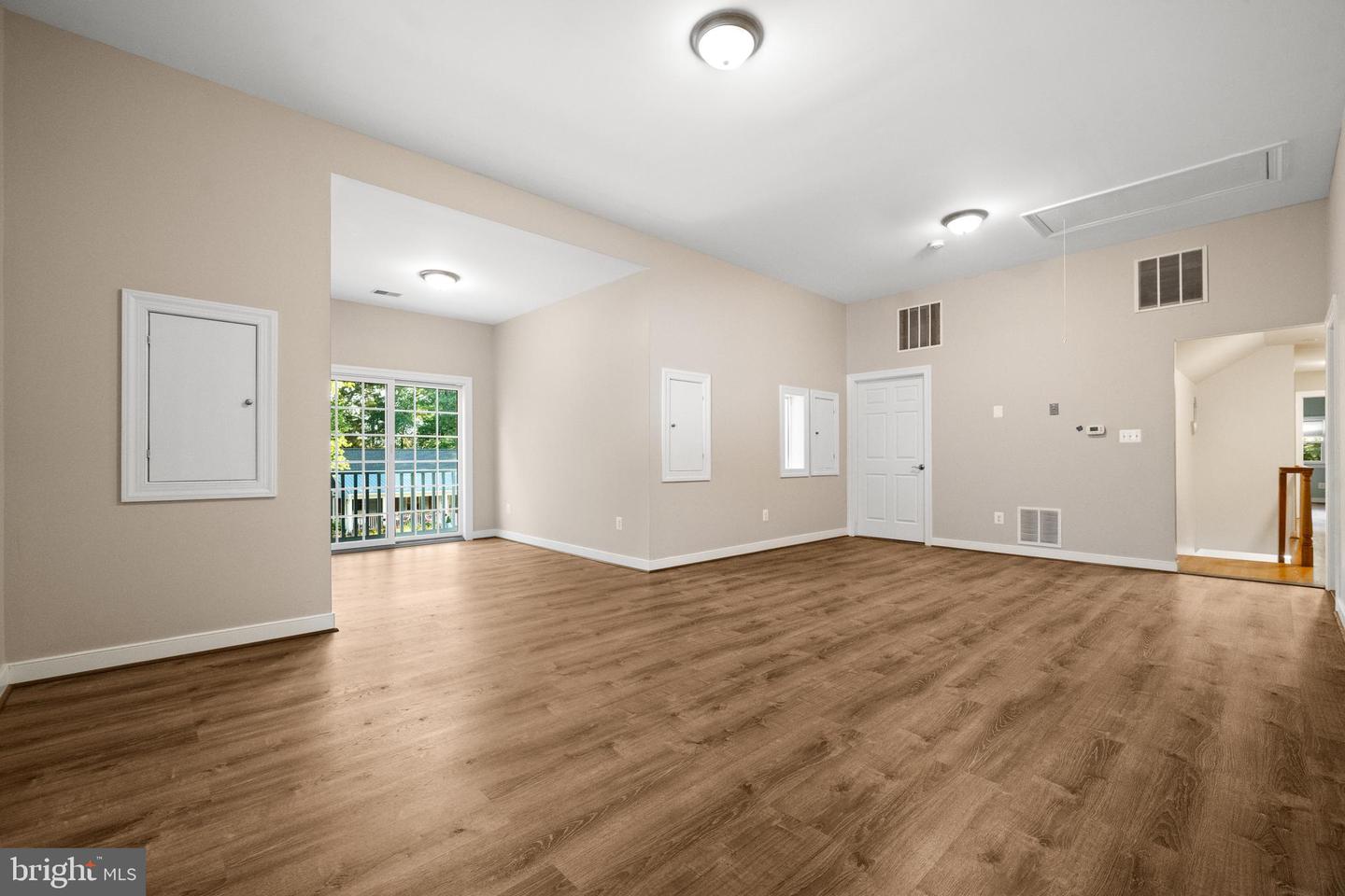 8721 WATERFORD RD, ALEXANDRIA, Virginia 22308, 5 Bedrooms Bedrooms, ,3 BathroomsBathrooms,Residential,For sale,8721 WATERFORD RD,VAFX2253172 MLS # VAFX2253172