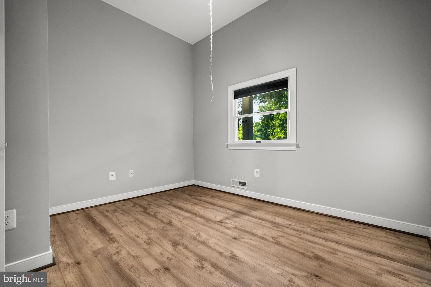 8721 WATERFORD RD, ALEXANDRIA, Virginia 22308, 5 Bedrooms Bedrooms, ,3 BathroomsBathrooms,Residential,For sale,8721 WATERFORD RD,VAFX2253172 MLS # VAFX2253172