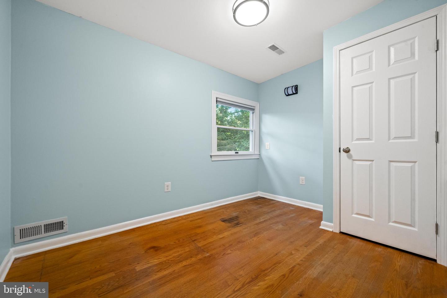 8721 WATERFORD RD, ALEXANDRIA, Virginia 22308, 5 Bedrooms Bedrooms, ,3 BathroomsBathrooms,Residential,For sale,8721 WATERFORD RD,VAFX2253172 MLS # VAFX2253172
