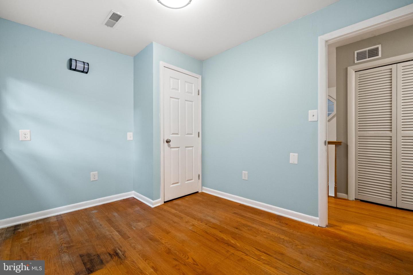 8721 WATERFORD RD, ALEXANDRIA, Virginia 22308, 5 Bedrooms Bedrooms, ,3 BathroomsBathrooms,Residential,For sale,8721 WATERFORD RD,VAFX2253172 MLS # VAFX2253172