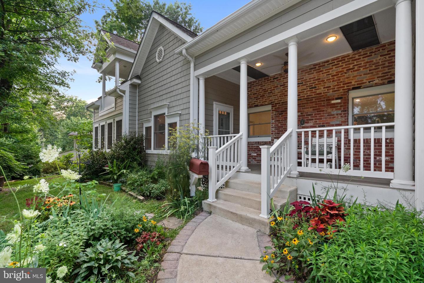 8721 WATERFORD RD, ALEXANDRIA, Virginia 22308, 5 Bedrooms Bedrooms, ,3 BathroomsBathrooms,Residential,For sale,8721 WATERFORD RD,VAFX2253172 MLS # VAFX2253172