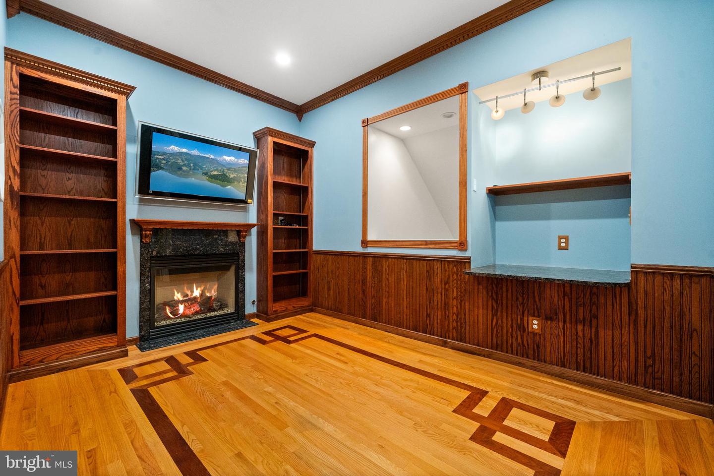 8721 WATERFORD RD, ALEXANDRIA, Virginia 22308, 5 Bedrooms Bedrooms, ,3 BathroomsBathrooms,Residential,For sale,8721 WATERFORD RD,VAFX2253172 MLS # VAFX2253172