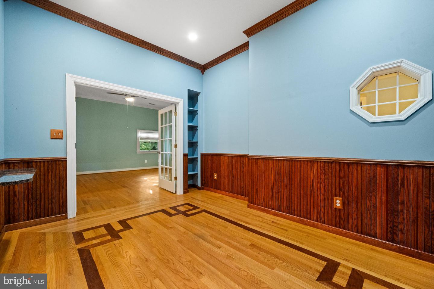 8721 WATERFORD RD, ALEXANDRIA, Virginia 22308, 5 Bedrooms Bedrooms, ,3 BathroomsBathrooms,Residential,For sale,8721 WATERFORD RD,VAFX2253172 MLS # VAFX2253172
