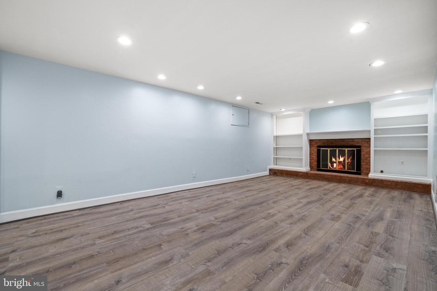 8721 WATERFORD RD, ALEXANDRIA, Virginia 22308, 5 Bedrooms Bedrooms, ,3 BathroomsBathrooms,Residential,For sale,8721 WATERFORD RD,VAFX2253172 MLS # VAFX2253172