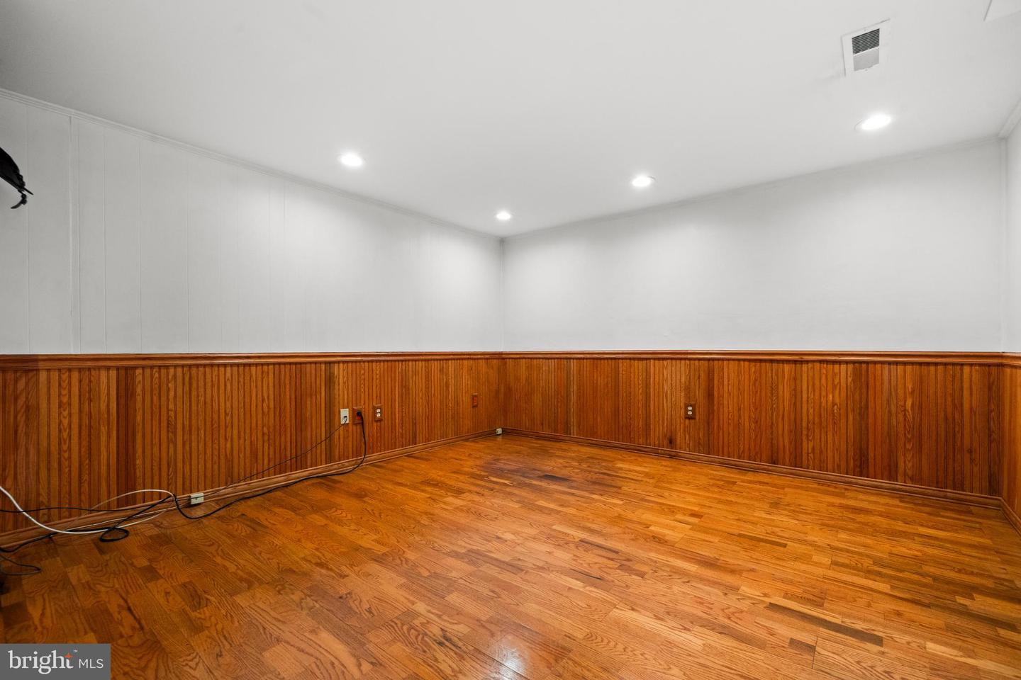 8721 WATERFORD RD, ALEXANDRIA, Virginia 22308, 5 Bedrooms Bedrooms, ,3 BathroomsBathrooms,Residential,For sale,8721 WATERFORD RD,VAFX2253172 MLS # VAFX2253172