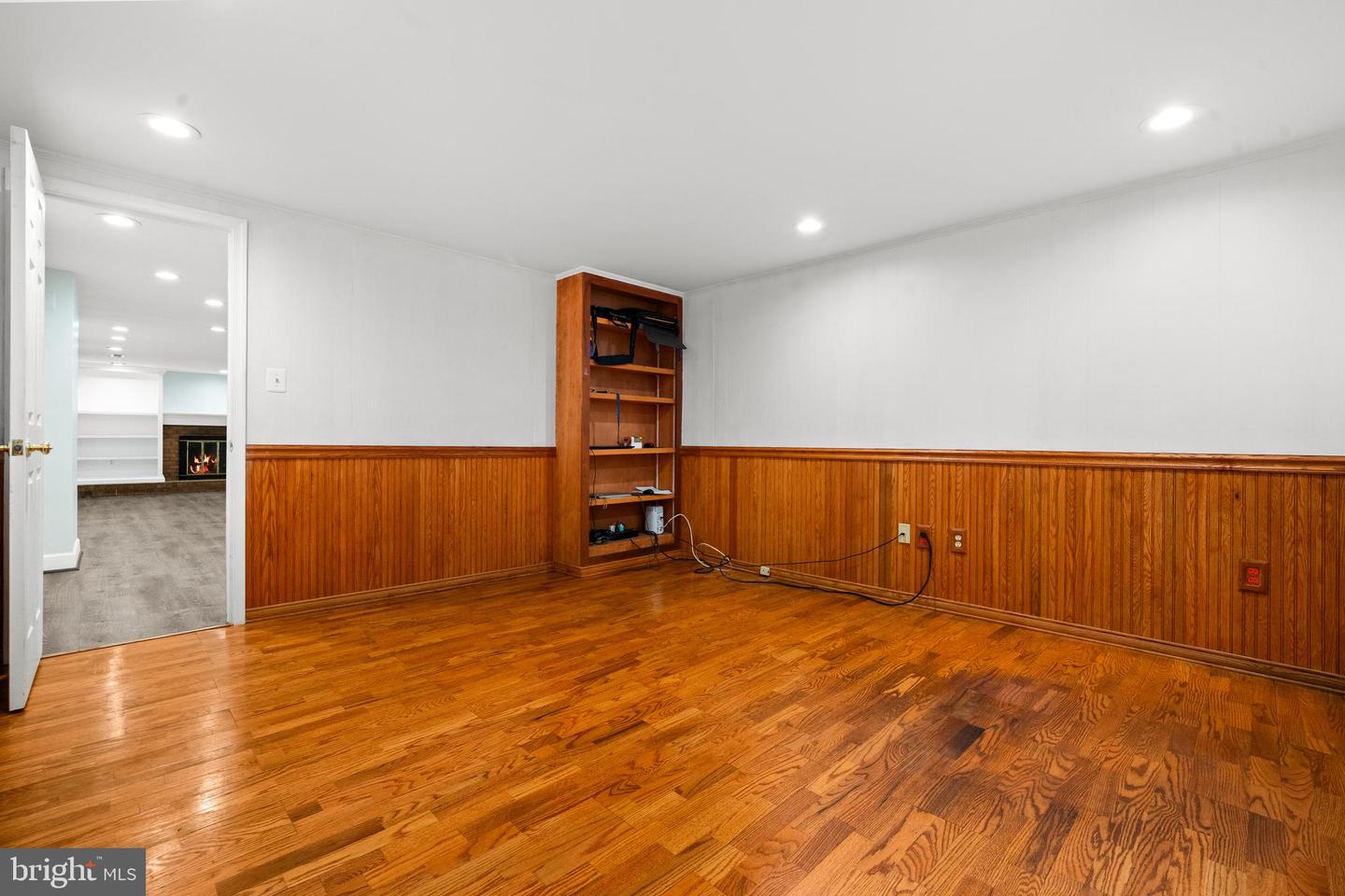 8721 WATERFORD RD, ALEXANDRIA, Virginia 22308, 5 Bedrooms Bedrooms, ,3 BathroomsBathrooms,Residential,For sale,8721 WATERFORD RD,VAFX2253172 MLS # VAFX2253172